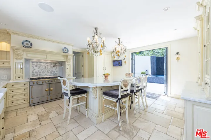 10950 Bellagio Road, Los Angeles, California 90077