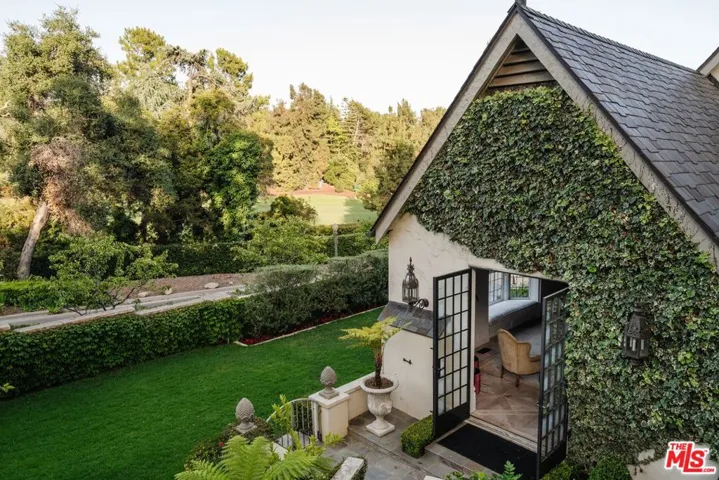 10950 Bellagio Road, Los Angeles, California 90077