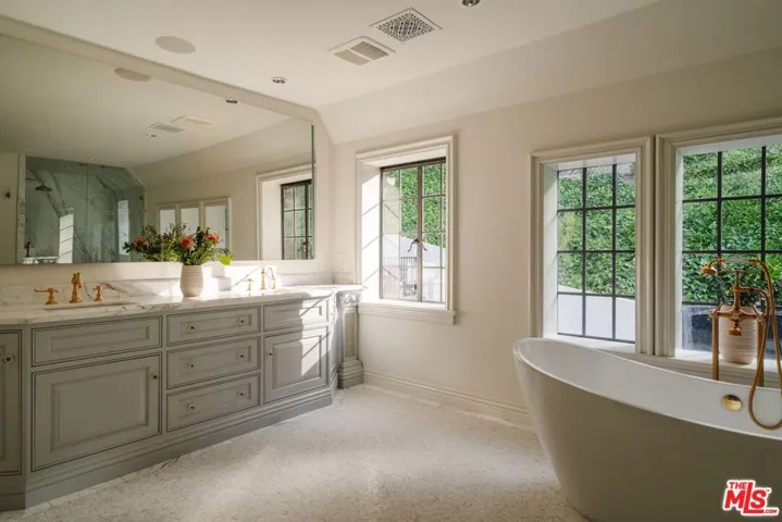 10950 Bellagio Road, Los Angeles, California 90077
