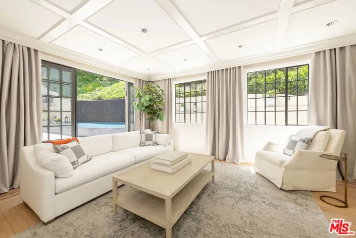 10950 Bellagio Road, Los Angeles, California 90077
