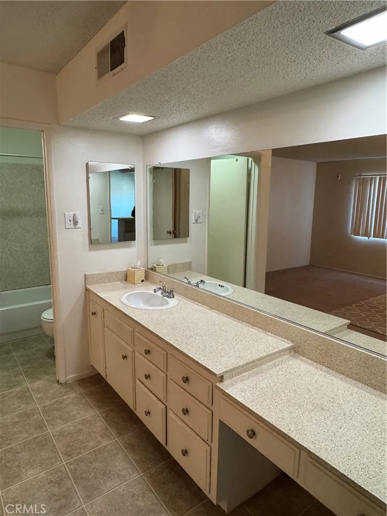 400 N Acacia Avenue A12, Fullerton, California 92831 home-pic-8