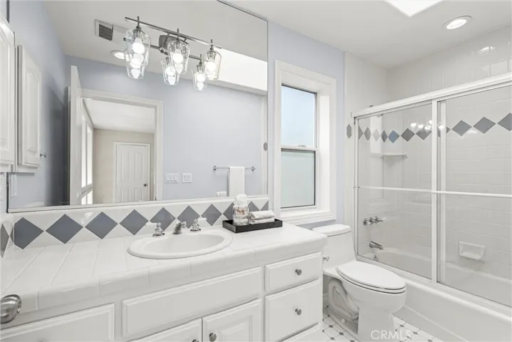 1323 17th Street, Manhattan Beach, California 90266