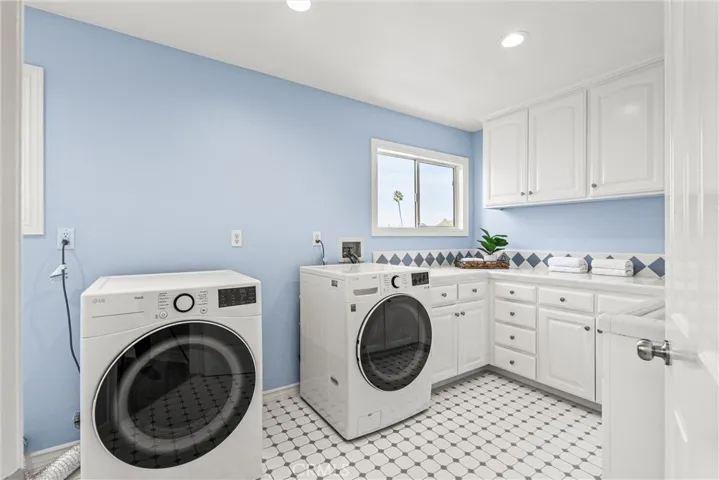 1323 17th Street, Manhattan Beach, California 90266