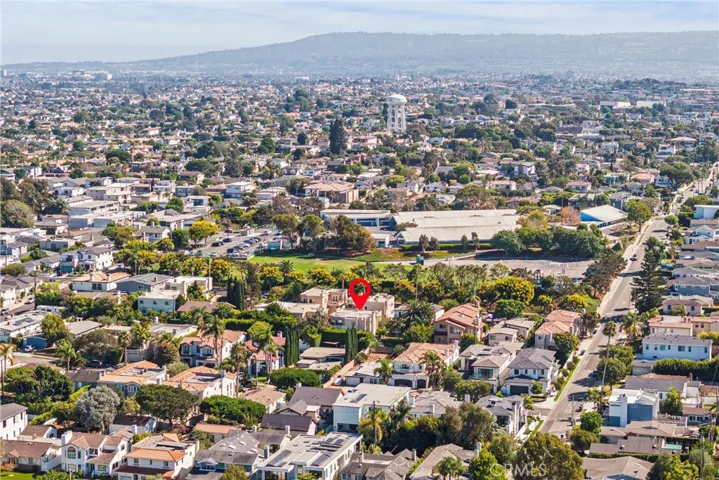1323 17th Street, Manhattan Beach, California 90266