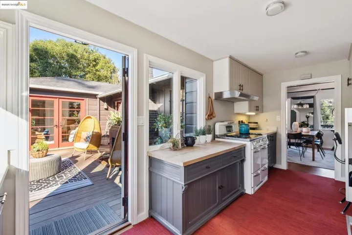 5847 Nottingham Drive, Oakland, California 94611