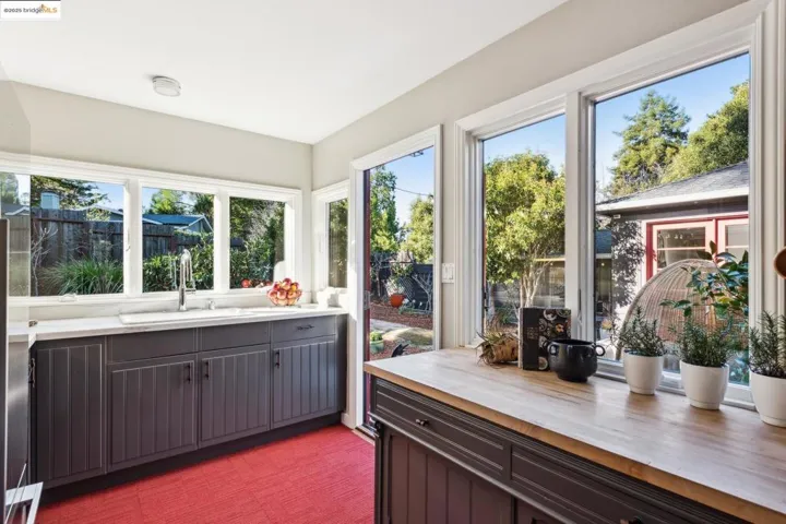 5847 Nottingham Drive, Oakland, California 94611