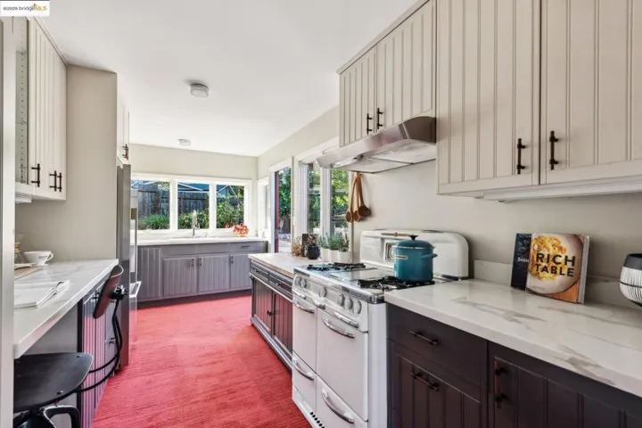 5847 Nottingham Drive, Oakland, California 94611