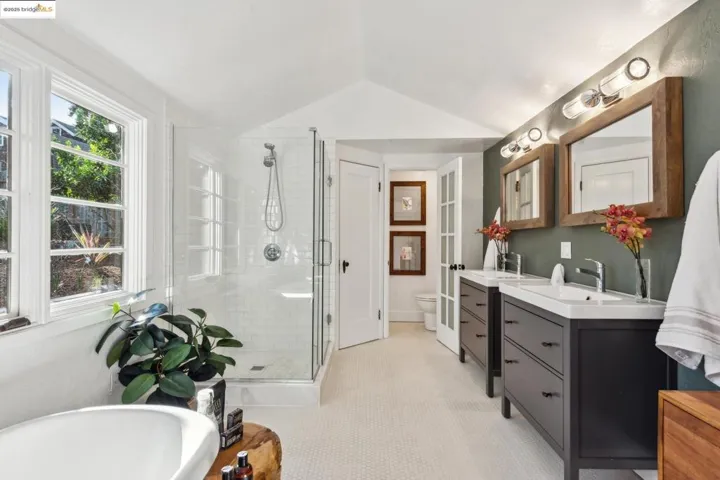 5847 Nottingham Drive, Oakland, California 94611