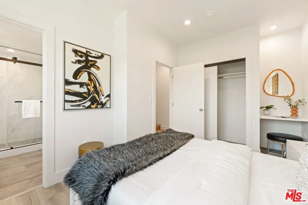 220 N Coronado Street, Los Angeles, California 90026 home-pic-45