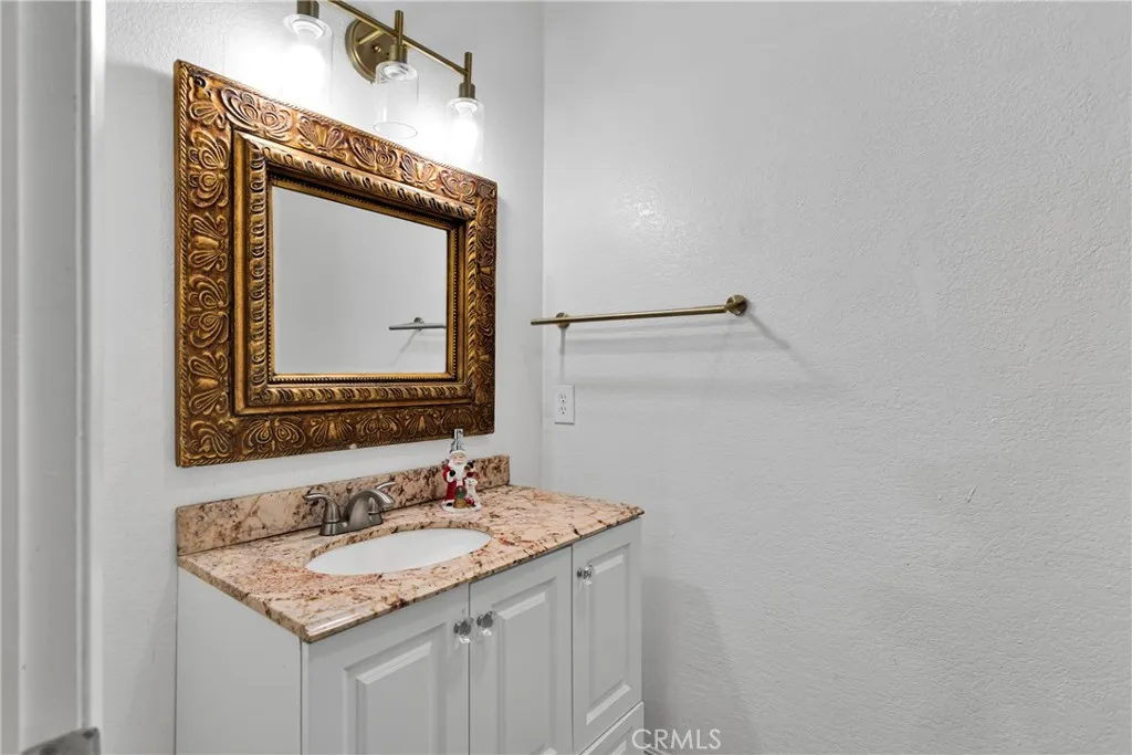 15184 Pocahantas Street, Apple Valley, California 92307 home-pic-21