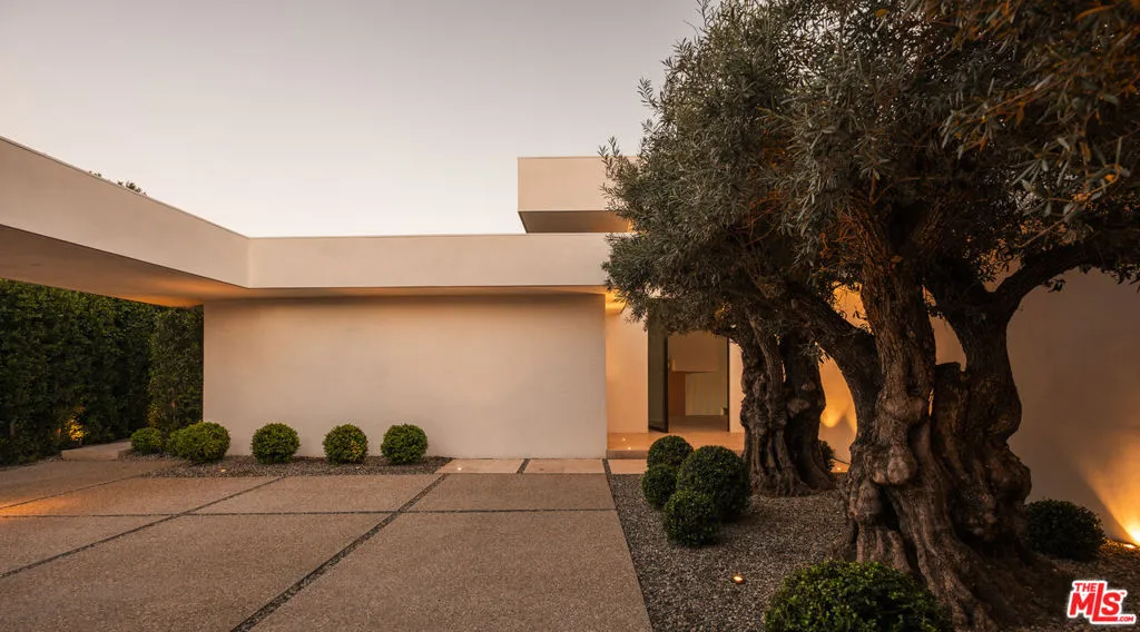 1120 Wallace, Beverly Hills, California 90210 home-pic-0