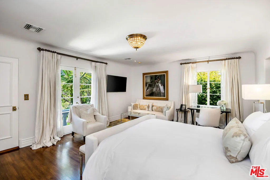 722 N Maple Drive, Beverly Hills, California 90210 home-pic-24