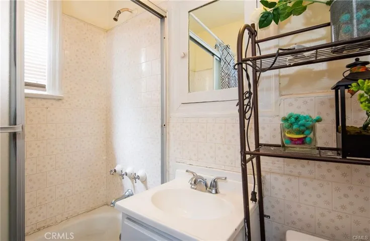 11113 1/2 S Budlong Avenue, Los Angeles, California 90044