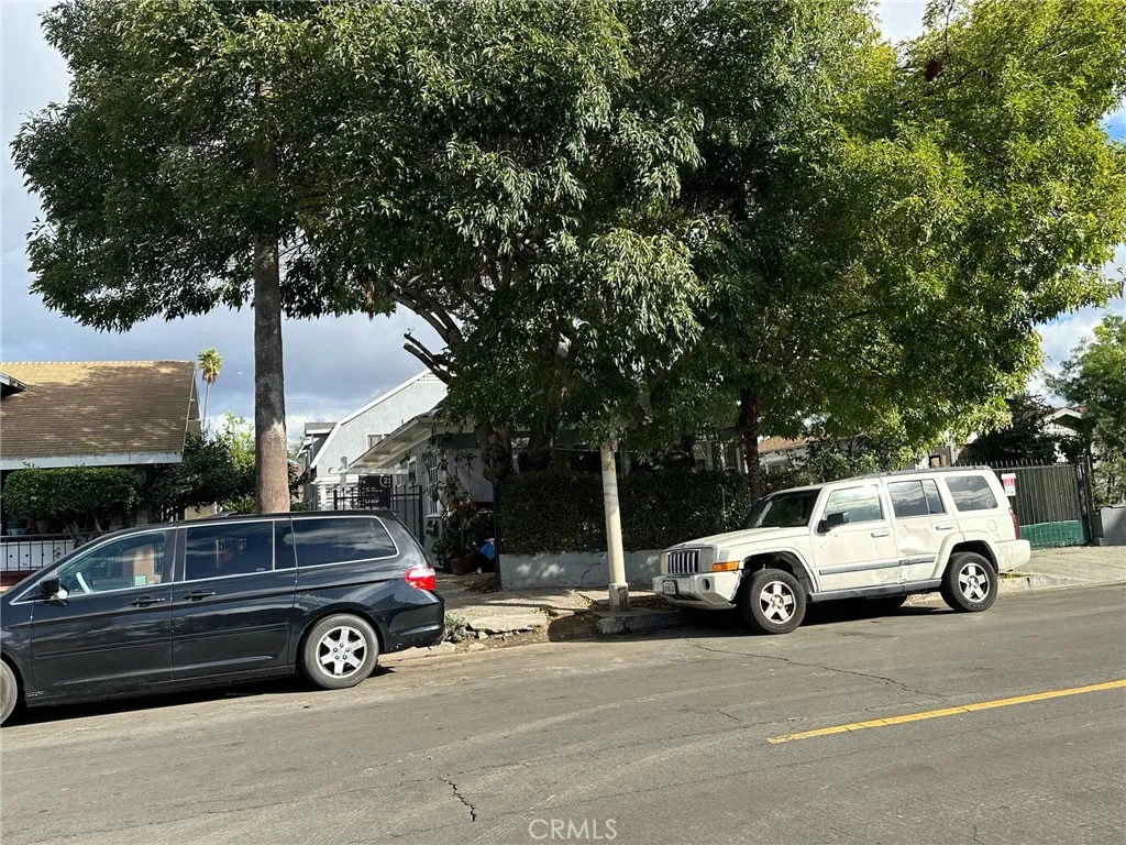 4210 Woodlawn Avenue, Los Angeles, California 90011 home-pic-4