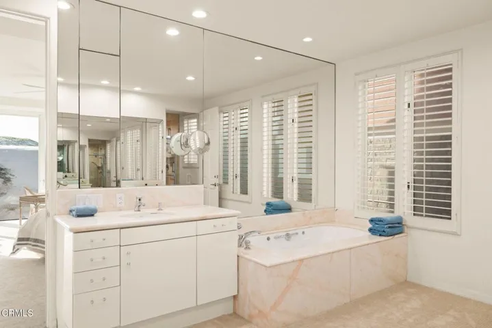 62-web-or-mls-UpmarketMedia-1571Mand-62