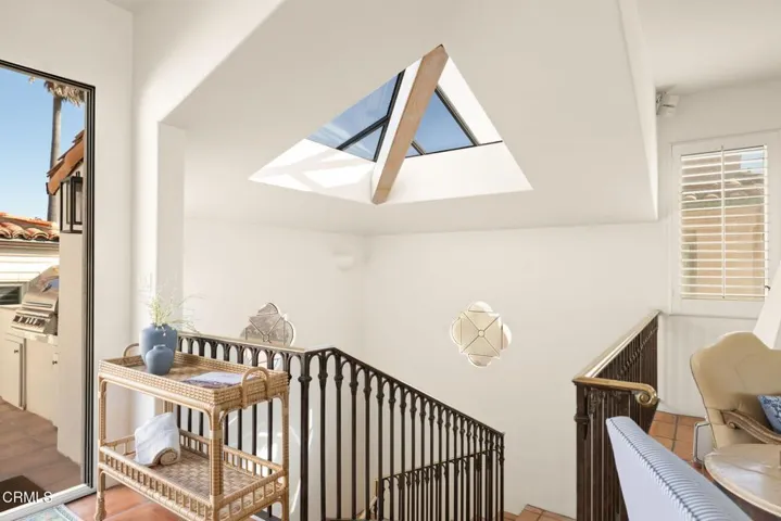 Mandalay Beach Home_Stairwell_1