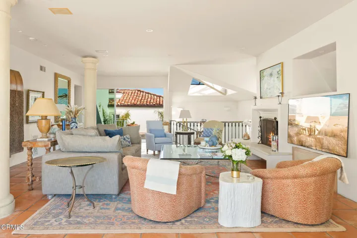 Mandalay Beach Home_Living Room_9