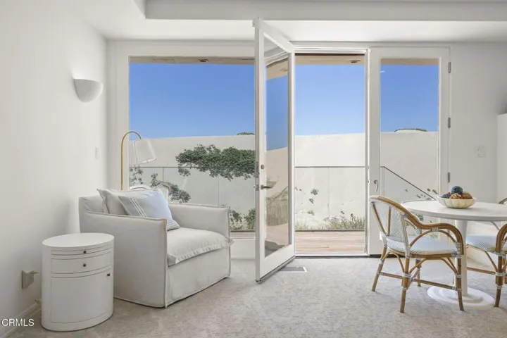 120-web-or-mls-UpmarketMedia-1571Man-ext