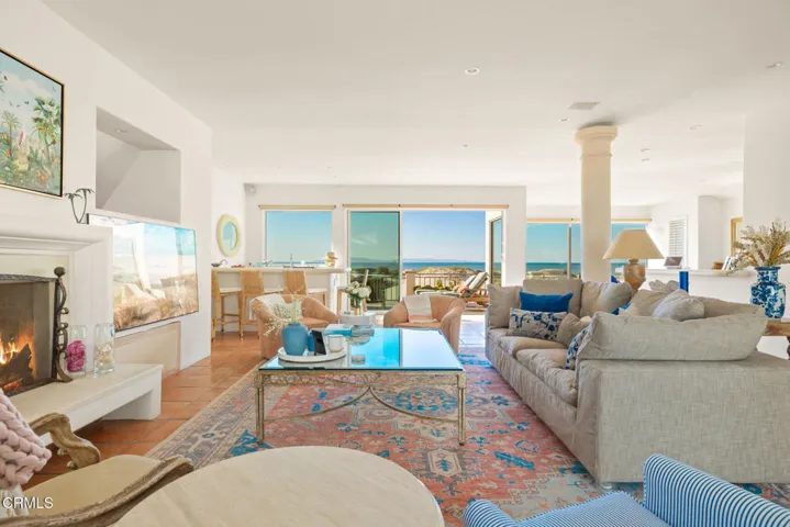 Mandalay Beach Home_Living Room_4