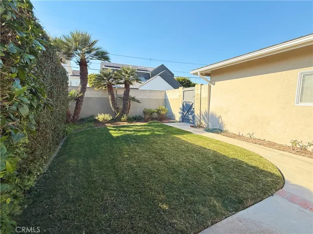 1837 Pine Street, Huntington Beach, California 92648