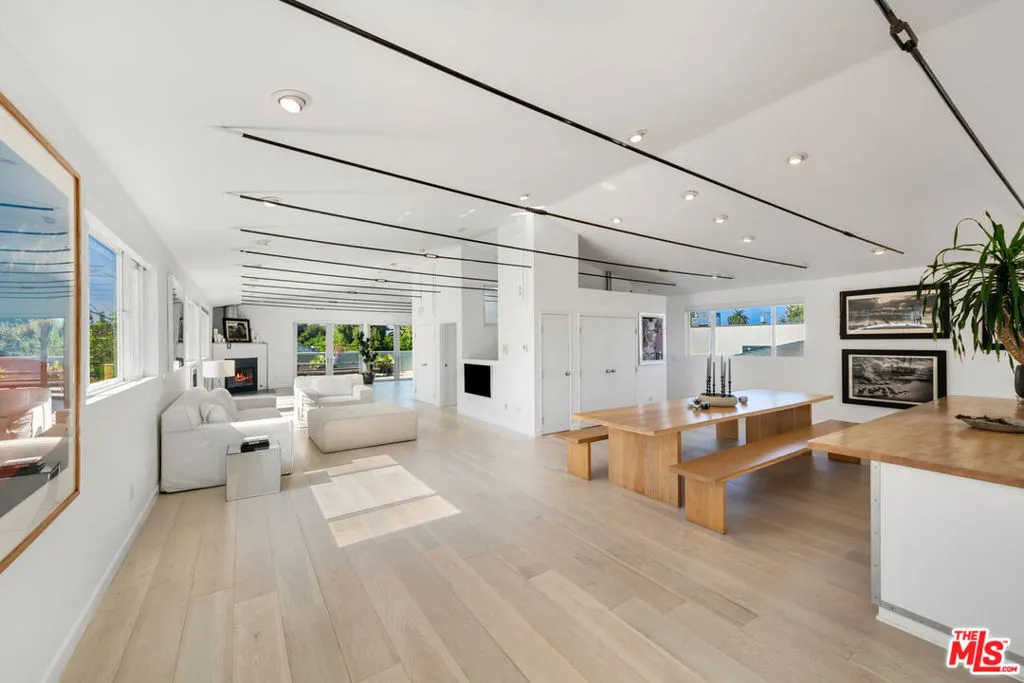 633 Santa Clara Avenue, Venice, California 90291 home-pic-1