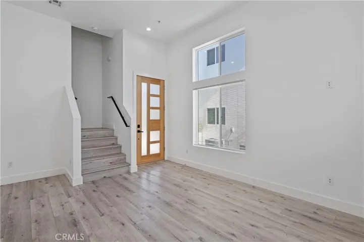 7127 S La Cienega Boulevard, Los Angeles, California 90045