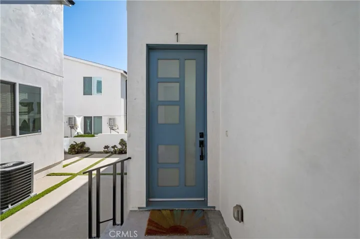 7127 S La Cienega Boulevard, Los Angeles, California 90045