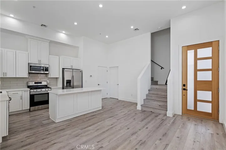 7127 S La Cienega Boulevard, Los Angeles, California 90045