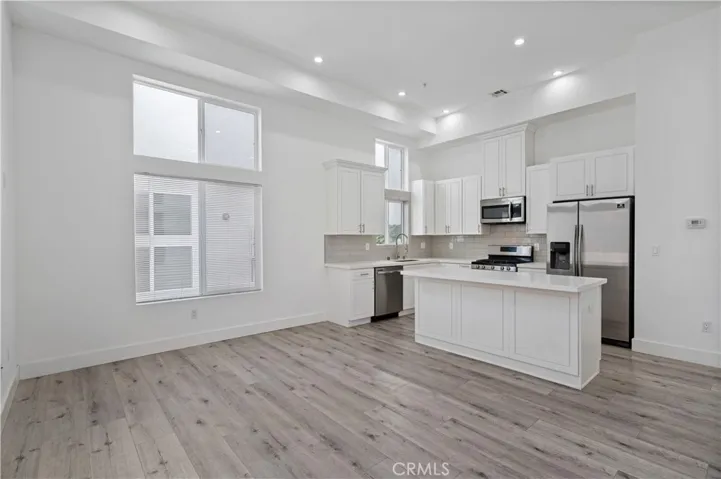 7127 S La Cienega Boulevard, Los Angeles, California 90045