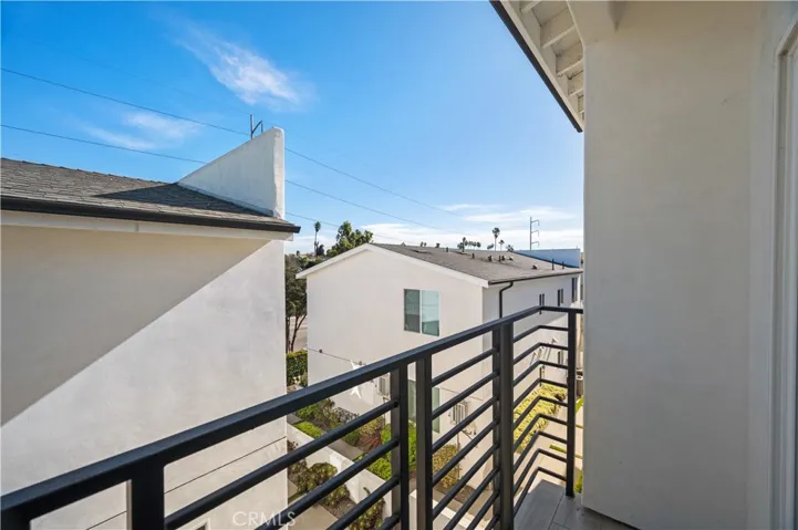 7127 S La Cienega Boulevard, Los Angeles, California 90045