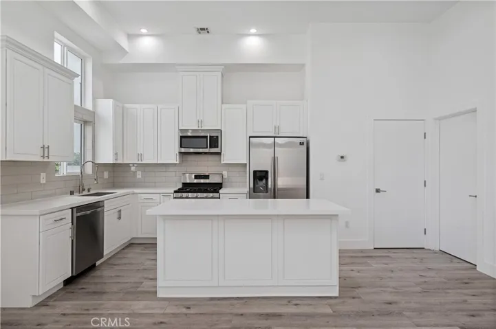 7127 S La Cienega Boulevard, Los Angeles, California 90045