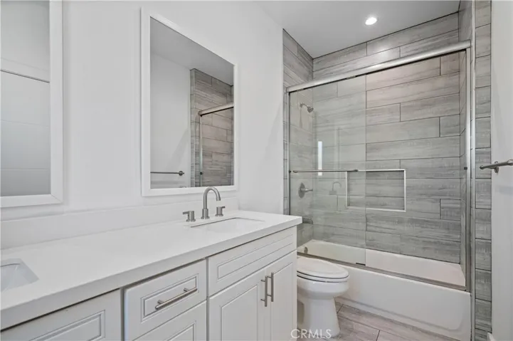 7127 S La Cienega Boulevard, Los Angeles, California 90045