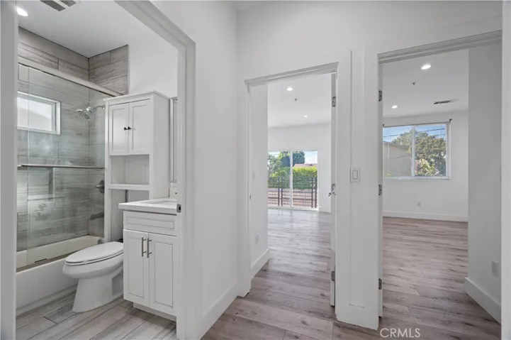 7127 S La Cienega Boulevard, Los Angeles, California 90045