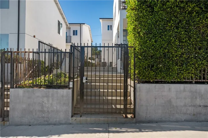 7127 S La Cienega Boulevard, Los Angeles, California 90045