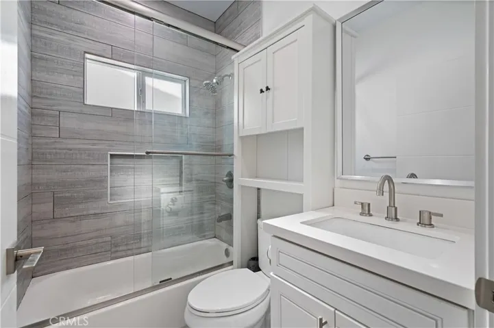 7127 S La Cienega Boulevard, Los Angeles, California 90045
