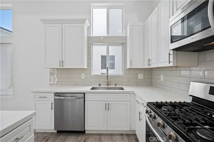 7127 S La Cienega Boulevard, Los Angeles, California 90045