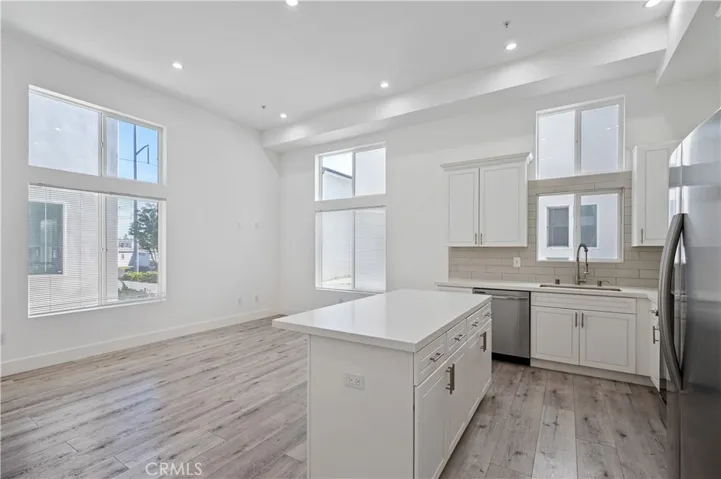 7127 S La Cienega Boulevard, Los Angeles, California 90045