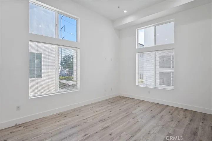 7127 S La Cienega Boulevard, Los Angeles, California 90045