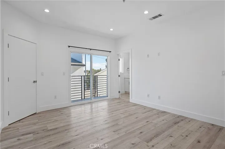 7127 S La Cienega Boulevard, Los Angeles, California 90045
