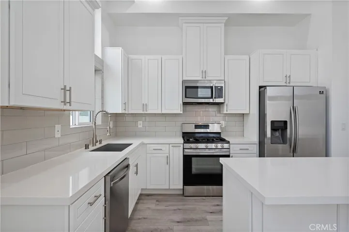 7127 S La Cienega Boulevard, Los Angeles, California 90045