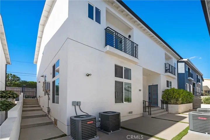 7127 S La Cienega Boulevard, Los Angeles, California 90045