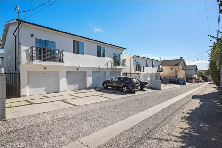 7127 S La Cienega Boulevard, Los Angeles, California 90045