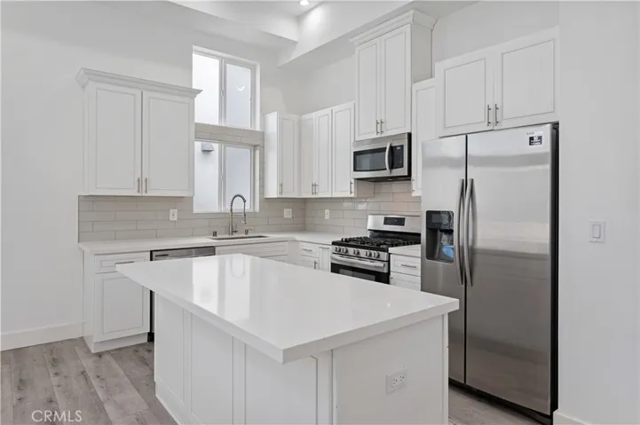 7127 S La Cienega Boulevard, Los Angeles, California 90045