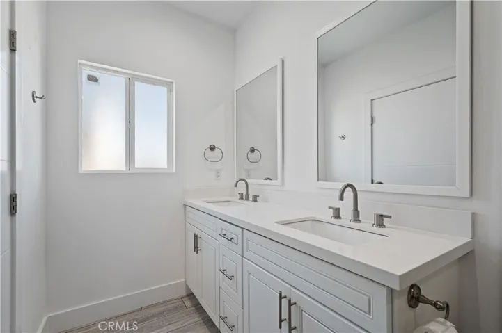 7127 S La Cienega Boulevard, Los Angeles, California 90045