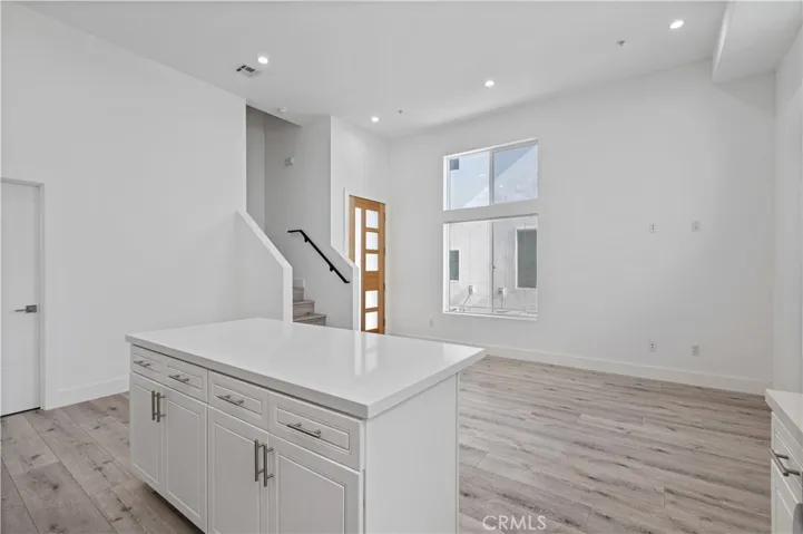 7127 S La Cienega Boulevard, Los Angeles, California 90045