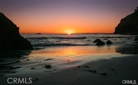 JUST A SHORT DRIVE TO ENJOY SUNSET STROLLS AT STRANDS & SALT CREEK BEACHES