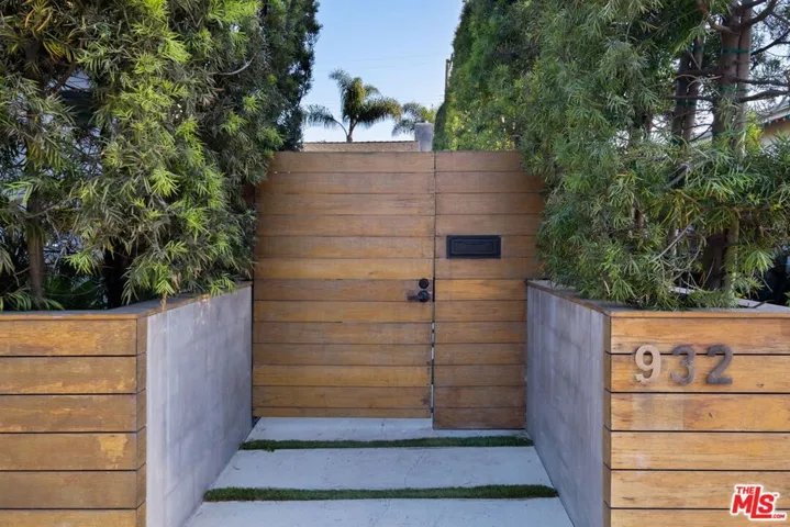 932 Rose Avenue, Venice, California 90291