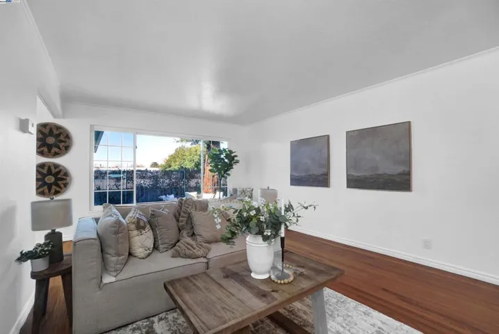 1063 Via Bregani, San Lorenzo, California 94580