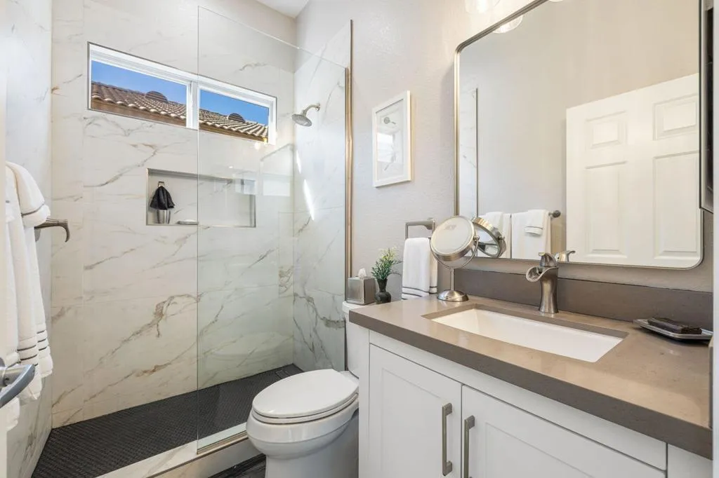 44018 Royal Troon Drive, Indio, California 92201 home-pic-25