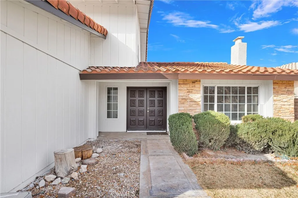 12802 Rain Shadow Road, Victorville, California 92395 home-pic-2